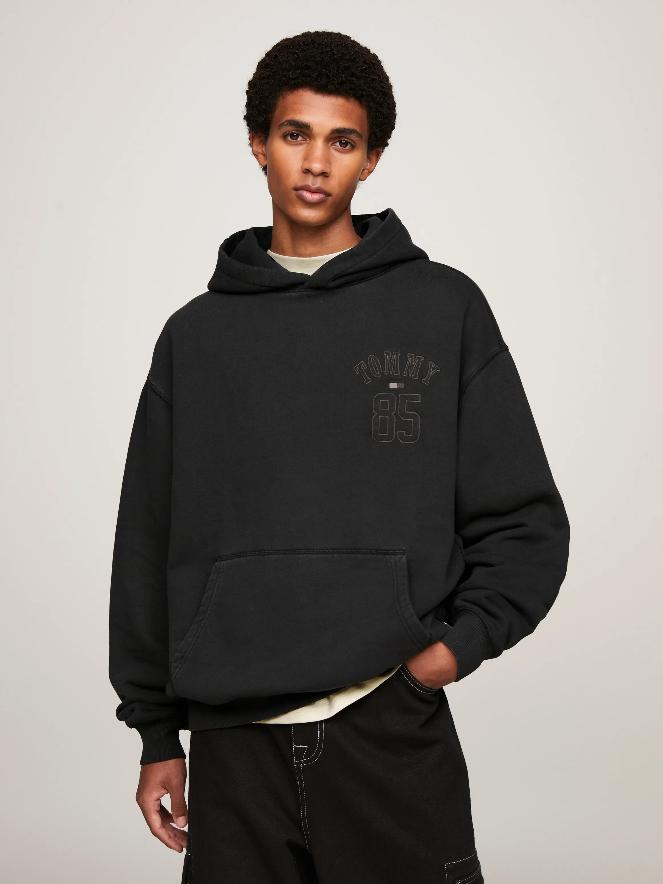 Tommy Remastered Dual Gender 1985 Collection Hoodie | Sweatshirts & Hoodies | Tommy Jeans