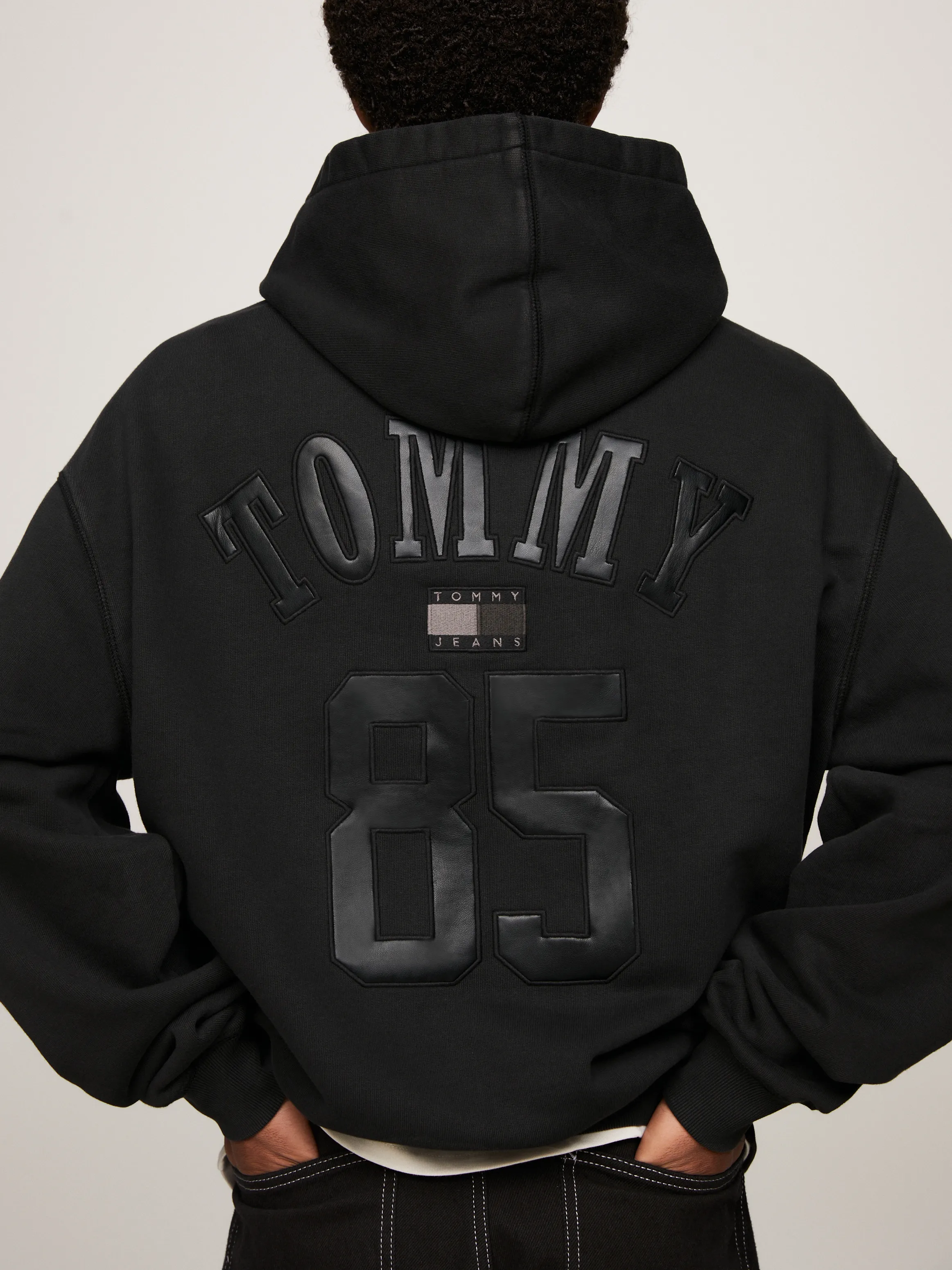 Tommy Remastered Dual Gender 1985 Collection Hoodie | Sweatshirts & Hoodies | Tommy Jeans